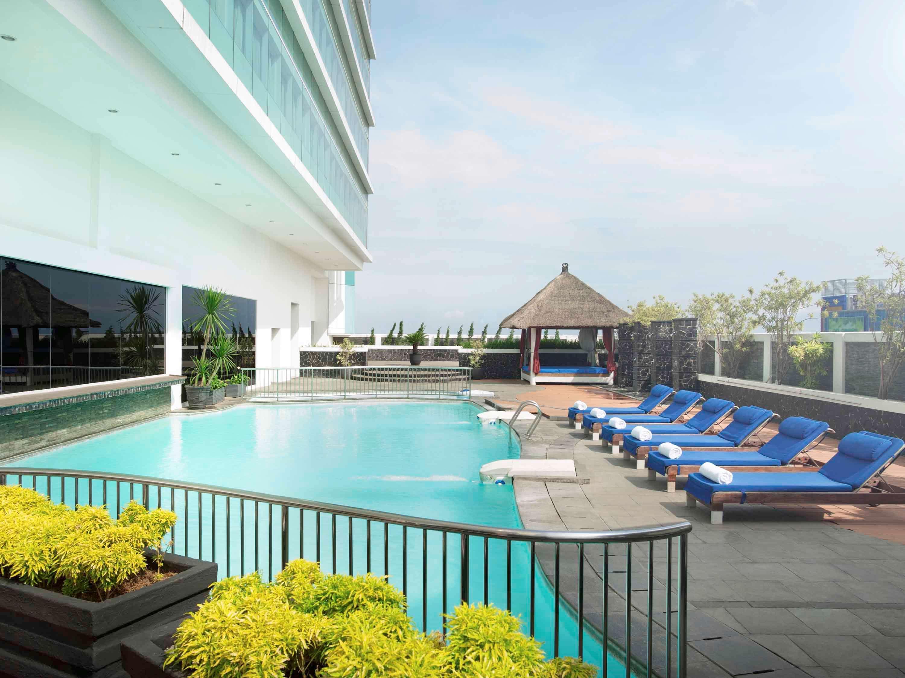 Novotel Jakarta Gajah Mada Exterior foto