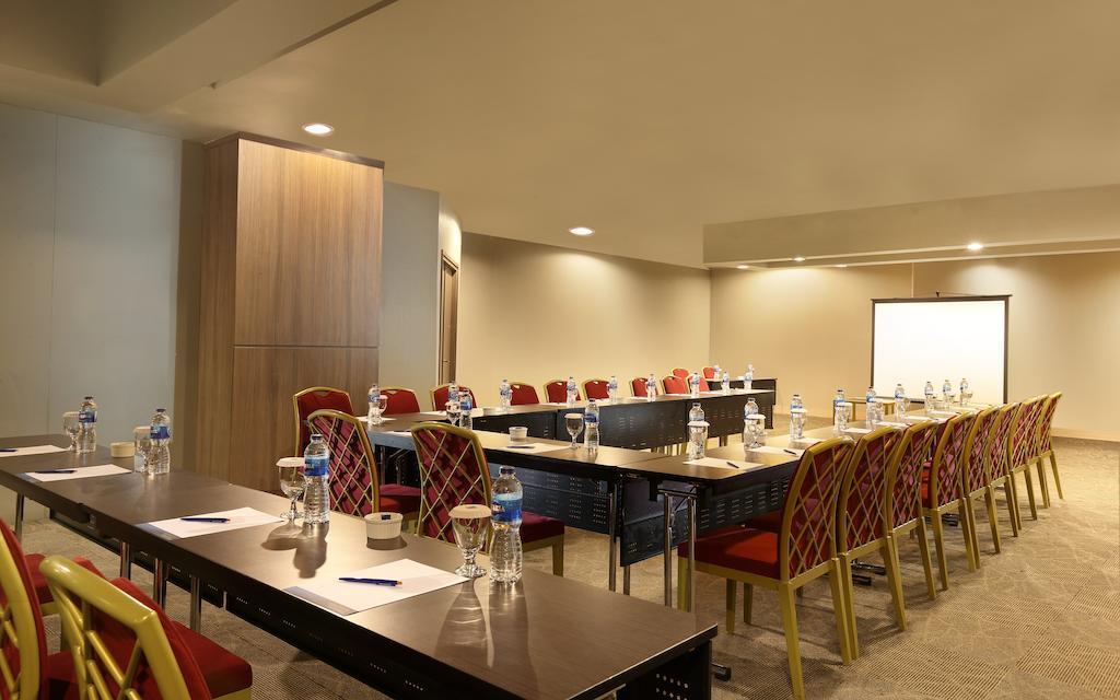 Novotel Jakarta Gajah Mada Exterior foto